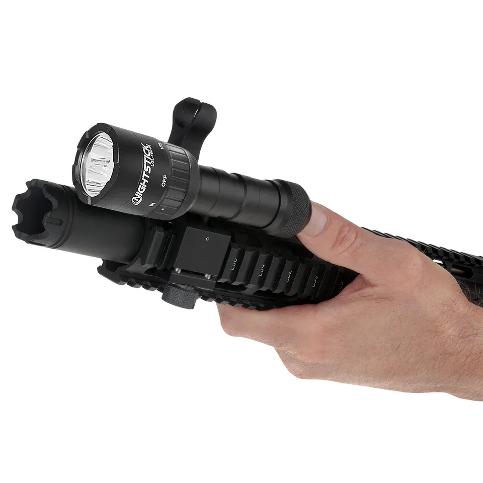 LGL-180IR_OM1_TS_OnAR_Hand.webp