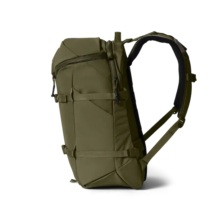 site_studio_bags_Ranchero_27L_Olive_Side_079_Primary_B_2400x2400_d2594f06-7262-4a8b-a69d-fab552ab9b77.webp