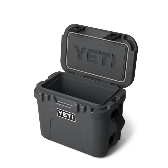 site_studio_hard_goods_Roadie_15_Charcoal_3qter_Open_8196_Primary_B_2400x2400_7cc4564a-926e-4644-afe7-71d7f0264b76.webp