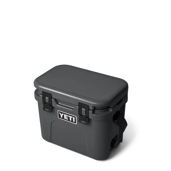 site_studio_hard_goods_Roadie_15_Charcoal_3qter_Closed_8192_Primary_B_2400x2400_a29d6506-a63d-4b7b-b540-50f5e784b911.webp