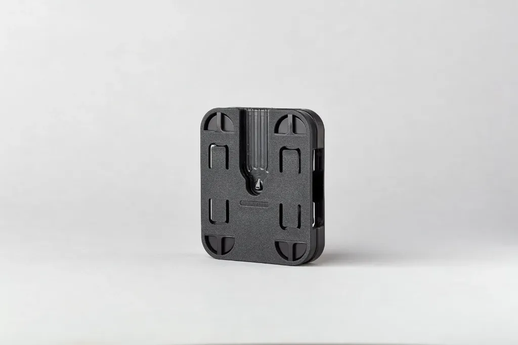 Klick Fast Magnetic Mount with Central Dock - Peter Jones